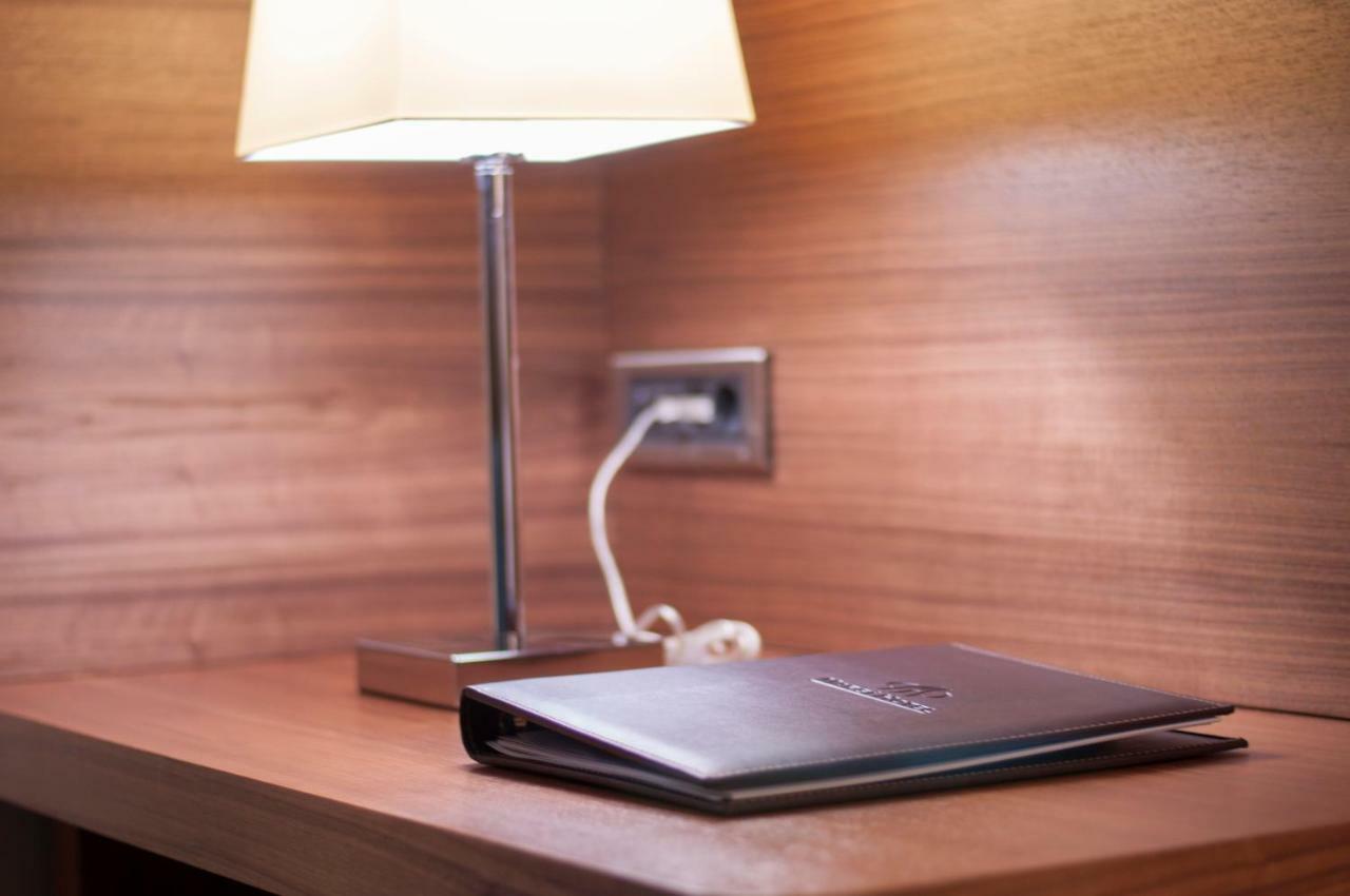 Margi Hotel Edirne Exterior foto A lamp plugged into a wall socket