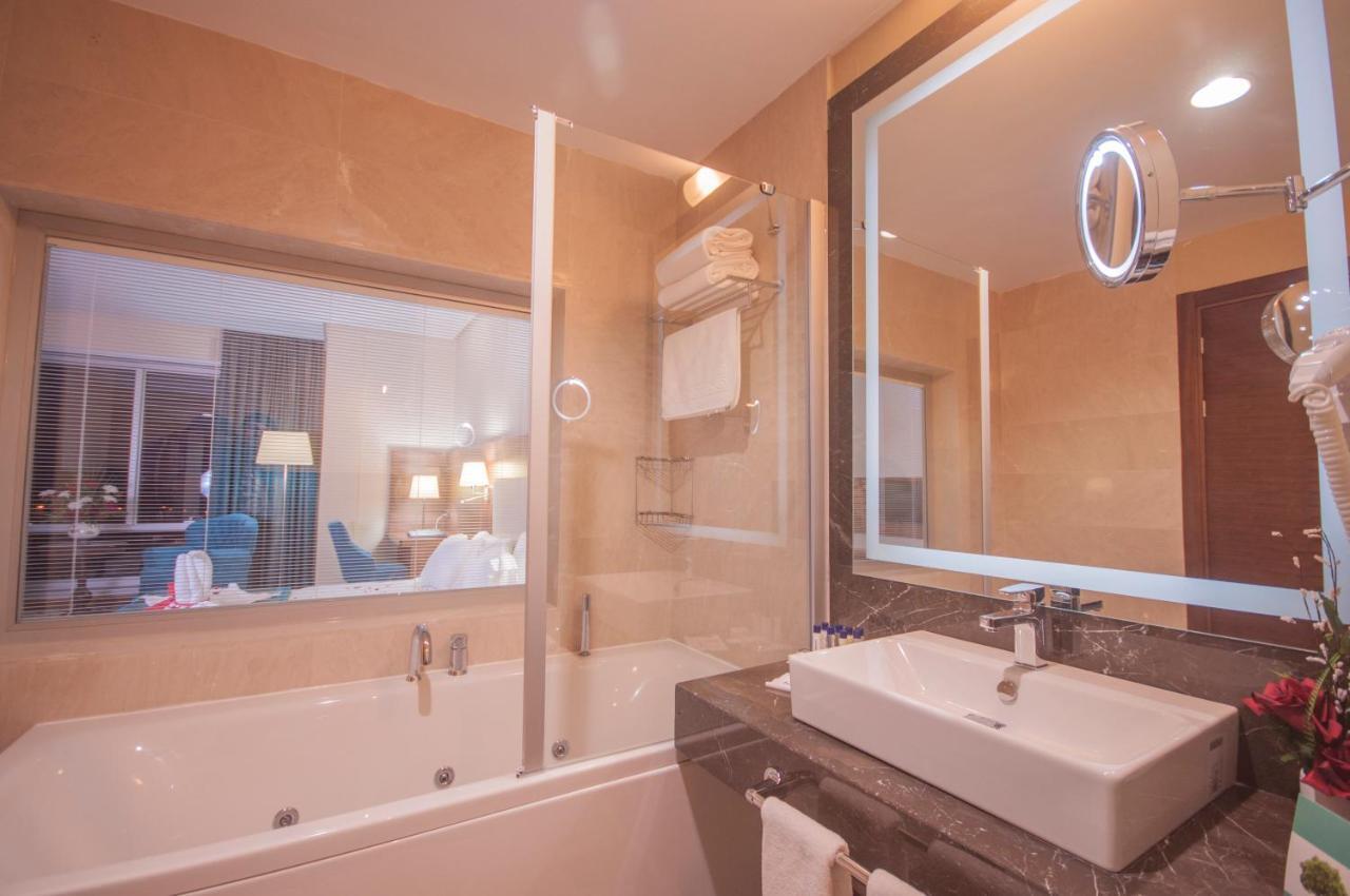 Margi Hotel Edirne Quarto foto A bathroom in a hotel